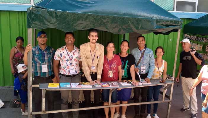 Trigésimo segunda Feria del Libro es enriquecida con literatura adventista en Santiago de Cuba 2024